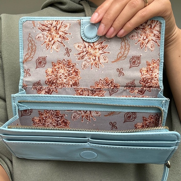 HOBO Rider Leather Wallet Blue, Continental Wallet, Magnet and Zipper Closure - Picture 6 of 9